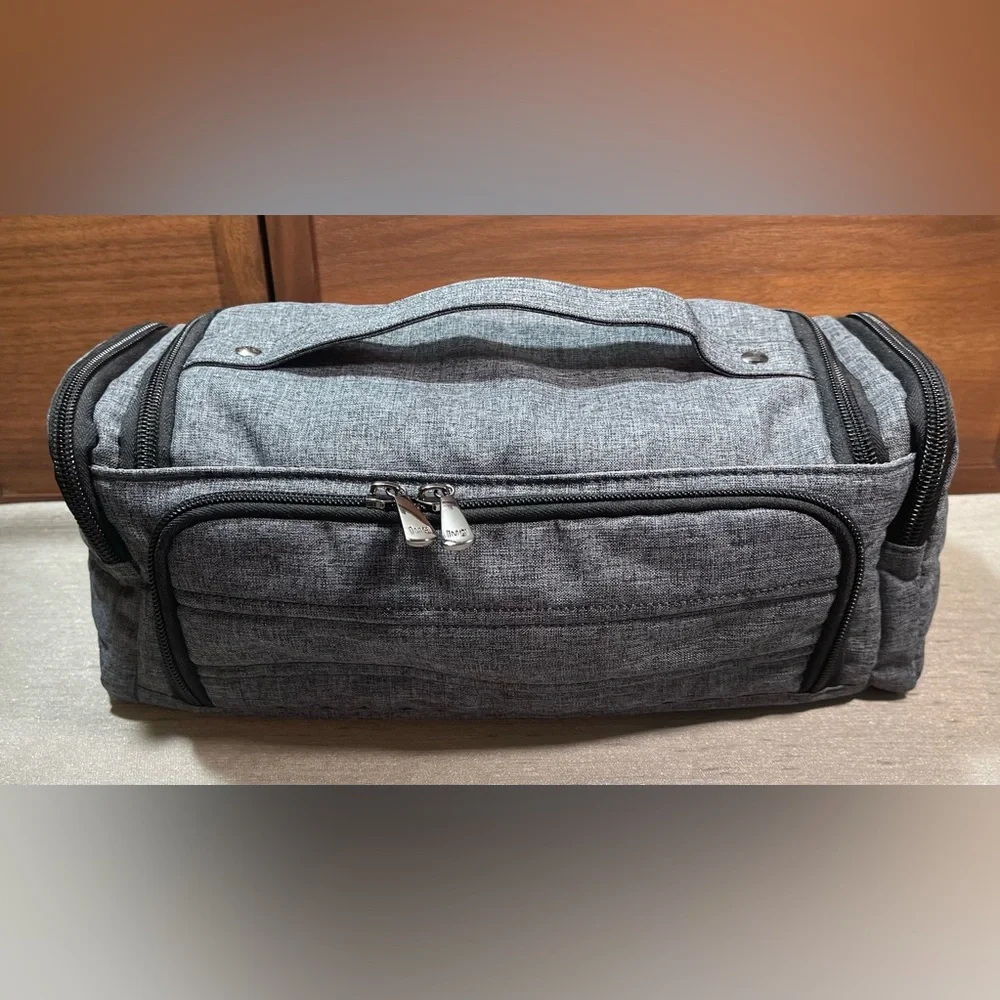 Lug Trolley Gray Cosmetic Case